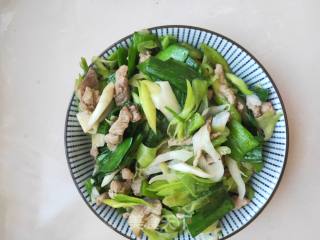 肉丝炒青蒜～简单又好吃的做法步骤：5