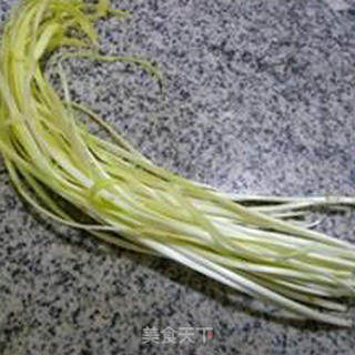 韭菜芽荷兰豆炒猪肚的做法步骤：1