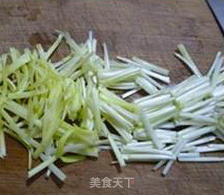 韭菜芽荷兰豆炒猪肚的做法步骤：5