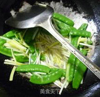 韭菜芽荷兰豆炒猪肚的做法步骤：8