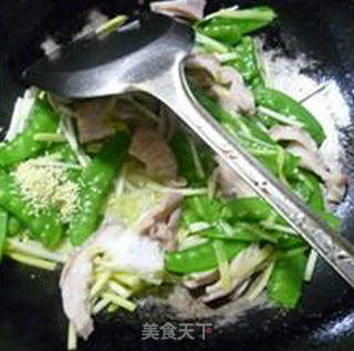 韭菜芽荷兰豆炒猪肚的做法步骤：10