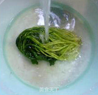 雪菜炒江白虾的做法步骤：3