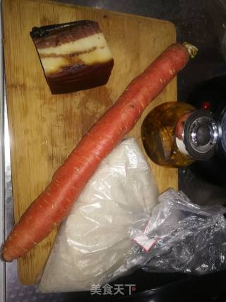腊肉焖饭的做法步骤：1