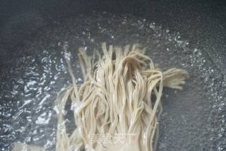凉拌豆腐丝的做法步骤：1