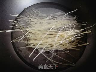 莴笋拌粉条的做法步骤：1
