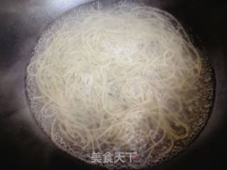 莴笋拌粉条的做法步骤：2