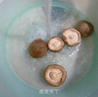 香菇排骨花菜的做法步骤：5