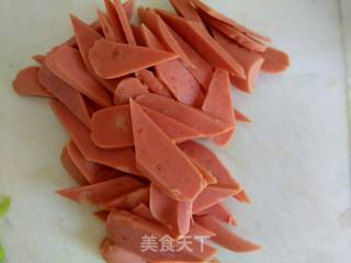 土豆青椒炒火腿的做法步骤：1