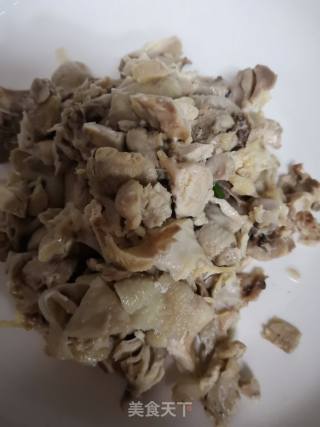 凉拌鸡腿肉炒红椒的做法步骤：3