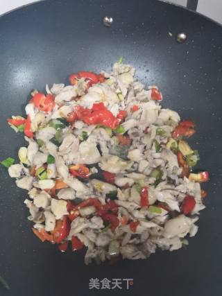 凉拌鸡腿肉炒红椒的做法步骤：6