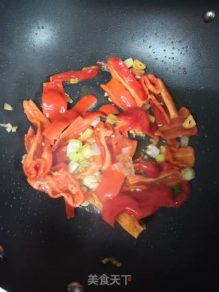 红椒肉片炒花菜的做法步骤：5