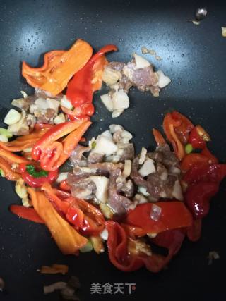红椒肉片炒花菜的做法步骤：6
