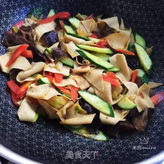 豆皮炒木耳的做法步骤：8