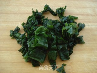 润燥汤水裙带菜豆腐汤的做法步骤：1