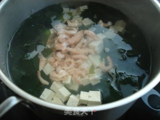 润燥汤水裙带菜豆腐汤的做法步骤：5