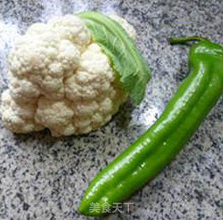 青椒咸肉炒花菜的做法步骤：1