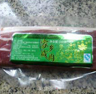 青椒咸肉炒花菜的做法步骤：2