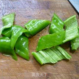 青椒咸肉炒花菜的做法步骤：5