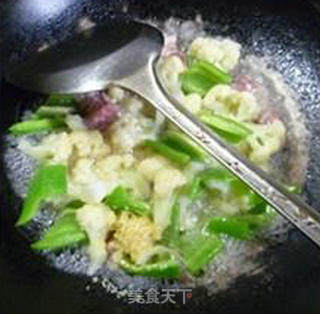青椒咸肉炒花菜的做法步骤：12