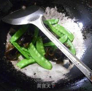 鹌鹑蛋黑木耳荷兰豆的做法步骤：10