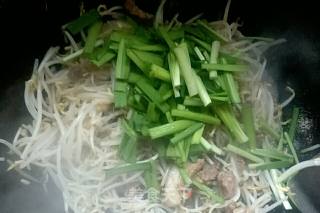 酸爽脆口炒豆芽的做法步骤：6