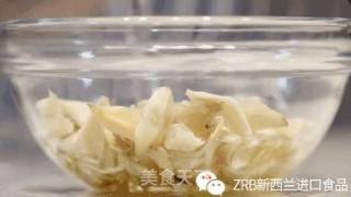 新西兰花胶响螺片排骨汤的做法步骤：1