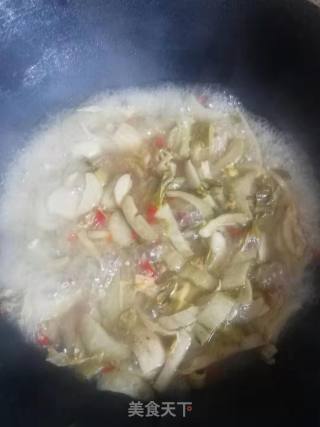 草鱼焖酸菜的做法步骤：7