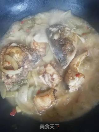 草鱼焖酸菜的做法步骤：9