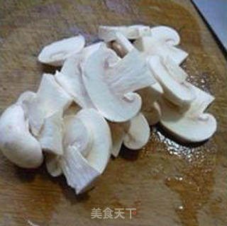 蒜薹腊肉炒蘑菇的做法步骤：5