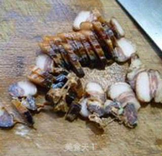 蒜薹腊肉炒蘑菇的做法步骤：6