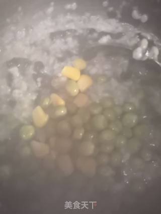 海苔玉米豌豆粥的做法步骤：2