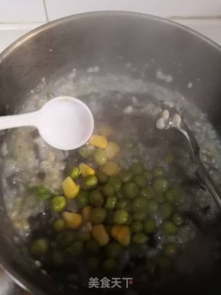 海苔玉米豌豆粥的做法步骤：3