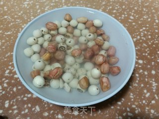 花生莲子红枣汤的做法步骤：2