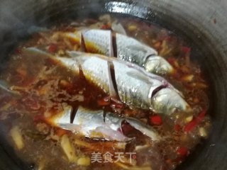 红烧泡椒鲫鱼的做法步骤：6