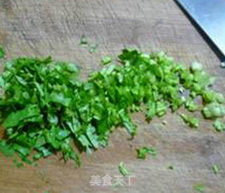 三角形香菜开洋饭团的做法步骤：3