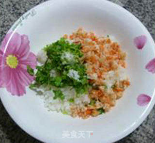 三角形香菜开洋饭团的做法步骤：6