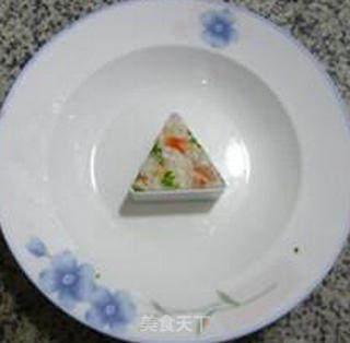 三角形香菜开洋饭团的做法步骤：9