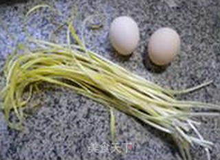 韭菜芽猪肚炒鸡蛋的做法步骤：1