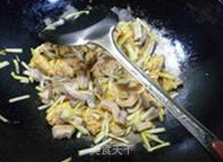 韭菜芽猪肚炒鸡蛋的做法步骤：11