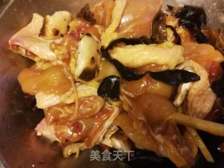 云耳红枣冬菇蒸鸡的做法步骤：2
