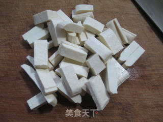 豆腐干酱肉炒菜芯的做法步骤：2