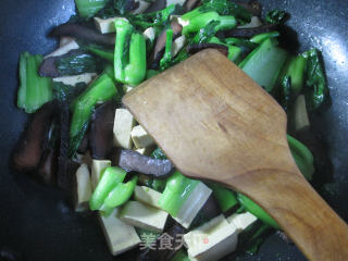 豆腐干酱肉炒菜芯的做法步骤：7