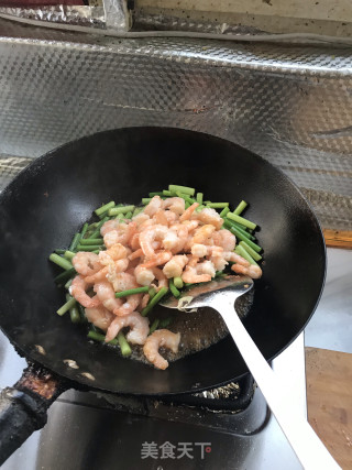虾仁炒蒜苔的做法步骤：5