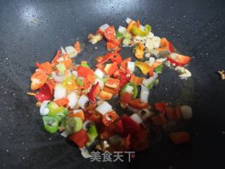 胡萝卜红椒炒黄瓜的做法步骤：1