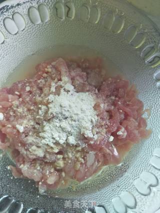 蒜薹炒肉丝的做法步骤：1