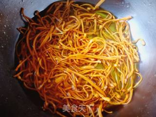 菌菇玉米排骨汤的做法步骤：5