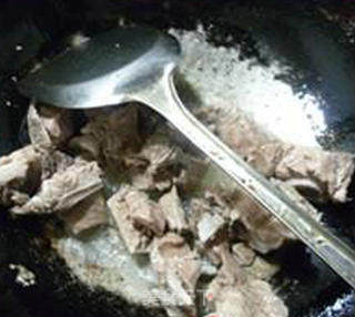 黄花菜烧肉骨的做法步骤：4