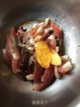 肉丝炒藕尖的做法步骤：3