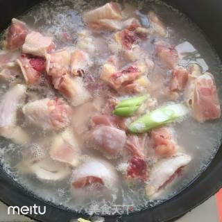 大盘鸡的做法步骤：1