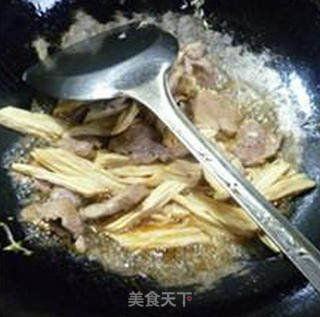 瘦肉酸带豆炒腐竹的做法步骤：7